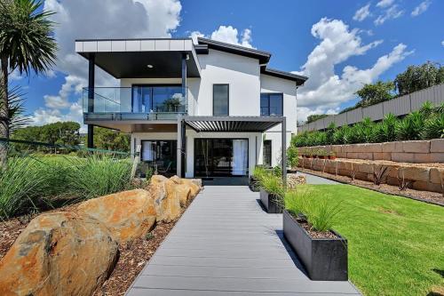Κήπος έξω από το Grand Stirling - Elite Escape, Unparalleled Luxury
