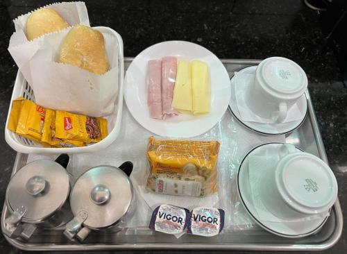 Mad på timebasishotellet eller i nærheden