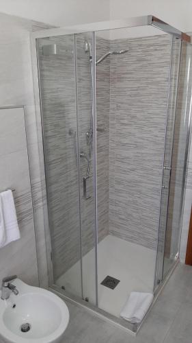 Bilik mandi di Villa MarHel Arbatax