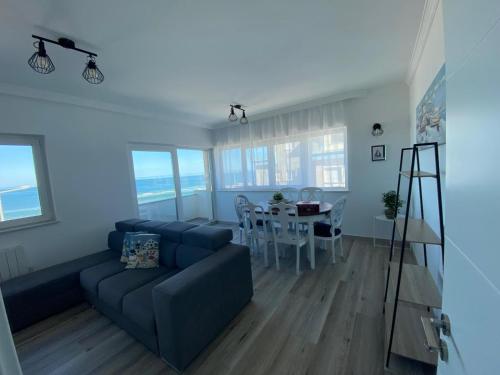 a living room with a couch and a table at Bleu Océan in Praia de Mira