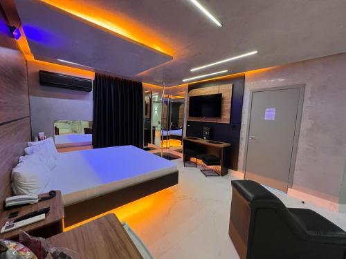 a large bedroom with a large bed and a couch at Prestige Motel 3 in Sorocaba