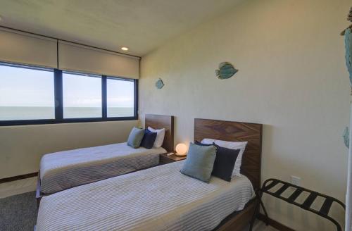 Postel nebo postele na pokoji v ubytování Beautiful Ocean View Penthouse With Private Pool -C301
