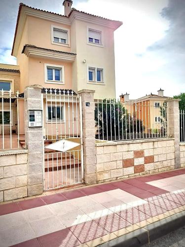 Το κτήριο όπου στεγάζεται  το διαμέρισμα