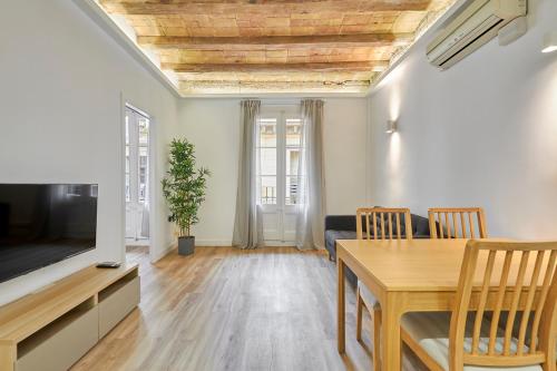 Ro Lively and bright apartment next to Blai st