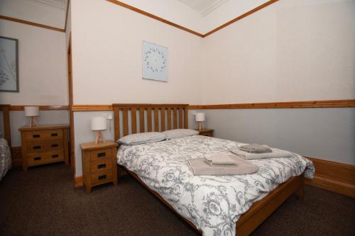 Letto o letti in una camera di Alder Lodge Guest House