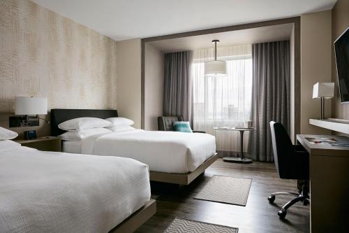 Säng eller sängar i ett rum på Seattle Marriott Bellevue