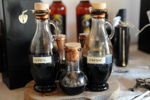two bottles of soda sitting on a cutting board at La Corte D'Emilio B&B in Vignola
