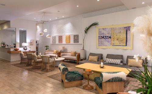 Ruang duduk di Riviera Beach House