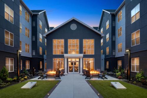 an exterior view of a building at Homewood Suites Hillsboro Beaverton in Beaverton