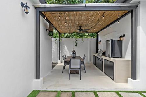 a kitchen and dining area with a table and a television at Modern Garden Villa with Private Pool, Outdoor Kitchen & Separate Casita Near Playa Potrero in Potrero