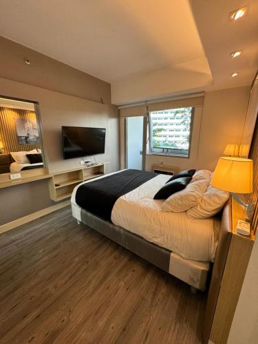 Nice one BR condo free pool in Commonwealth QC