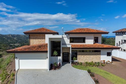 El edificio en el que está la casa vacacional