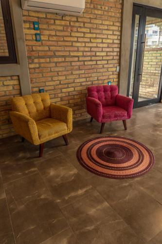 two chairs and a rug in a room at Hotel Wellness - Belleza y Serenidad in Boca del Río