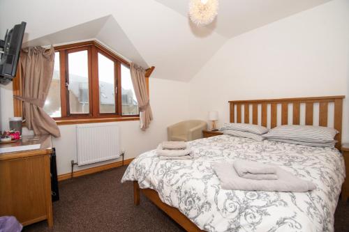 Letto o letti in una camera di Alder Lodge Guest House