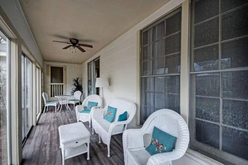 A seating area at 4 Bedroom 2 Bath Retreat in Jackson with Great Backyard