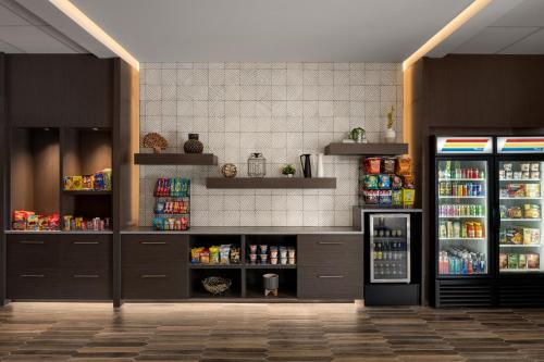 Una cocina o cocineta en DoubleTree by Hilton North Salem