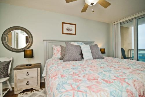 Ένα ή περισσότερα κρεβάτια σε δωμάτιο στο Ocean View All New Malibu Pointe Dream