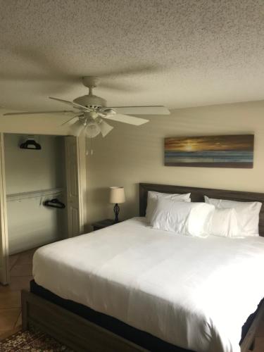 Ένα ή περισσότερα κρεβάτια σε δωμάτιο στο Kelli’s Sunset Getaway