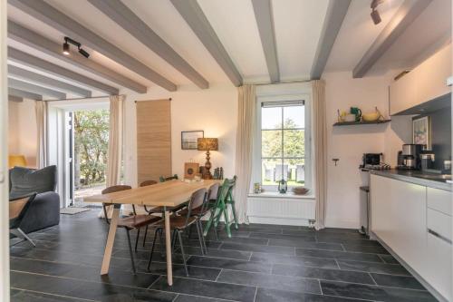 a kitchen and dining room with a table and chairs at Het Kleine Huis at Buitenplaats Zeeuwse Liefde in Westkapelle