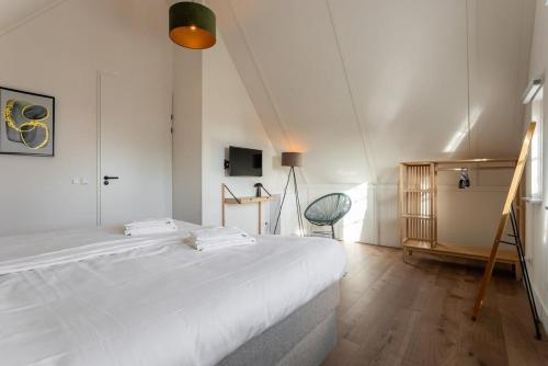 מיטה או מיטות בחדר ב-Hello Zeeland - vakantiewoning Knuitershoek 80