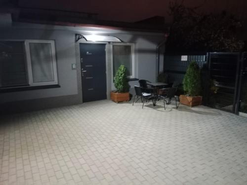 Un patio sau altă zonă în aer liber la Mieszkanie na Wygodzie M3-parking free