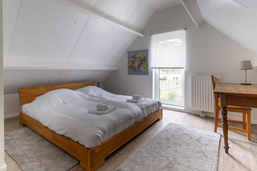 Ένα ή περισσότερα κρεβάτια σε δωμάτιο στο Hello Zeeland - Schelpweg 16A