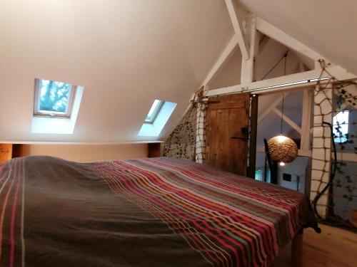 Postel nebo postele na pokoji v ubytování Gite avec vue foret - piscine partagée