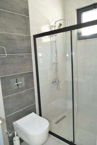 Bilik mandi di HYVillaS HÜMA
