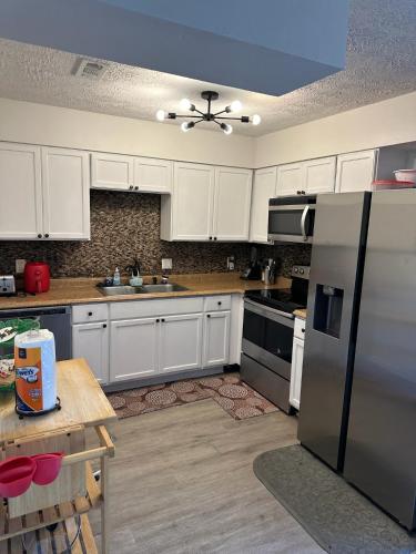 OceanView Oasis - Relax with Hot Tub, Breakfast, Fire Pit & Putting Green! photo 23