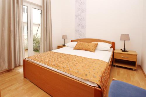 Apartments with parking space Baska, Krk - 18804
