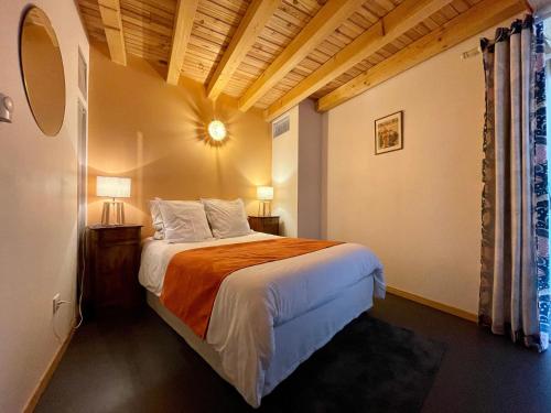 a bedroom with a large bed in a room at Gîte Polignac, 3 pièces, 4 personnes - FR-1-582-58 in Polignac