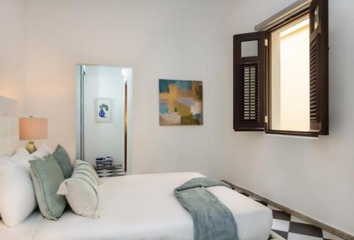 Кровать или кровати в номере Aqua Suite - 1 BR in best location in Old San Juan