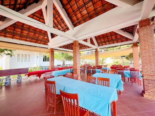 En restaurant eller et andet spisested på Sand Beach Resort