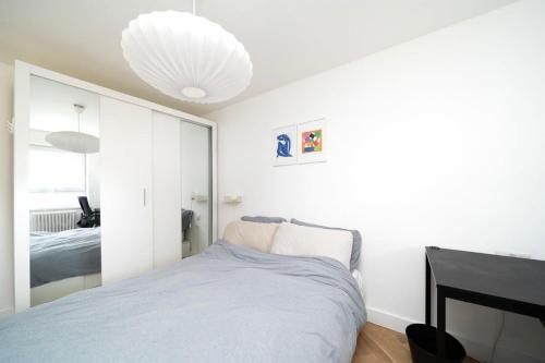 a bedroom with a bed and a large mirror at Cozy double bedroom at Earlsferry Way in London