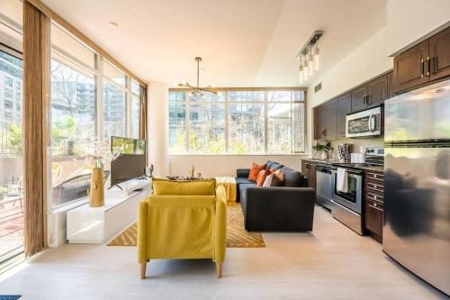 a living room with a couch and a kitchen at Luxury Suite With Private Terrace Downtown Toronto in Toronto