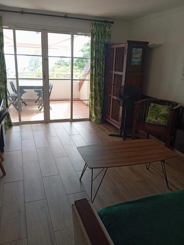 Posezení v ubytování TROPIC Appartements PREMIUM village vacances vue mer Guadeloupe St Anne