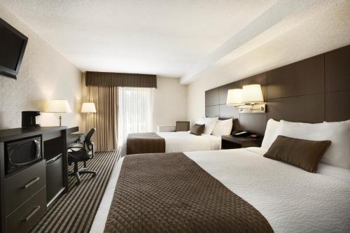 Katil atau katil-katil dalam bilik di Days Inn by Wyndham Miramichi NB