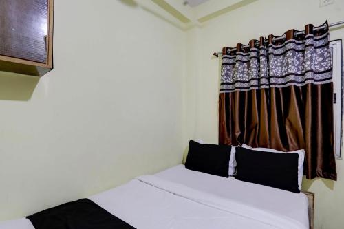 Postel nebo postele na pokoji v ubytování OYO Hotel Sai Palace Lodging