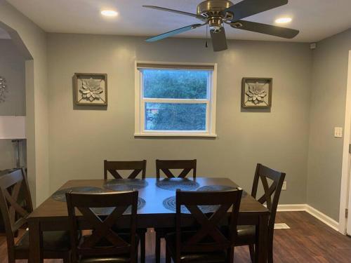 Φωτογραφία από το άλμπουμ του Modern Comfort in Mossy Oaks! σε Beaufort