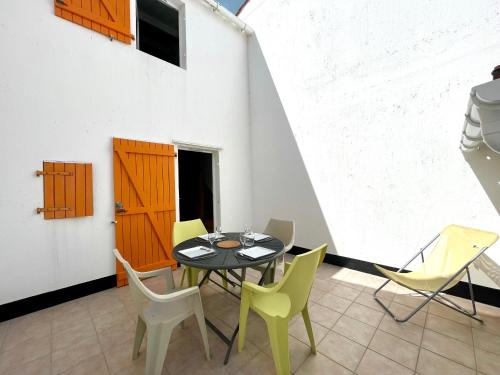 Maison 3 pièces avec piscine chauffée & tennis, proche mer - FR-1-231-298
