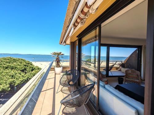Grand Appartement avec Terrasse, Clim, WIFI et Parking à Arcachon