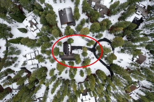 Spring Home 6 - Cozy 4BR Cabin in Black Butte Ranch w Fireplace semasa musim sejuk