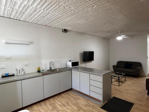 Una cocina o zona de cocina en Desert View Apartments