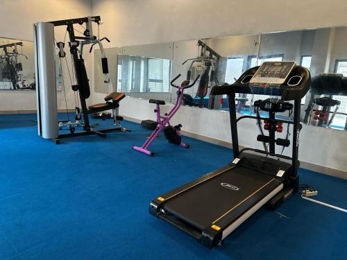 The fitness centre and/or fitness facilities at NURIS HOTEL