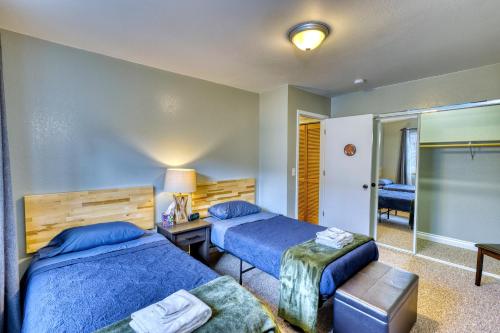 a bedroom with two beds and a table with a lamp at Serene Retreat Charming 2 Bedroom Apt Sleeps 4 in Kodiak