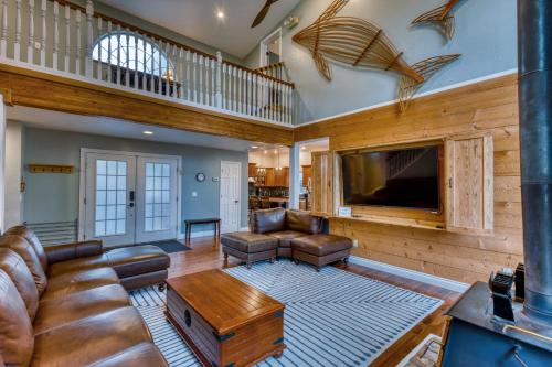 a living room with a couch and a tv at Rustic Elegance 7 Bedrms 4 bath Cathedral Ceilings in Kodiak