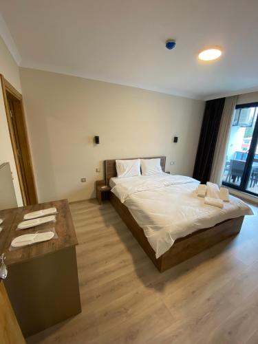 Ένα ή περισσότερα κρεβάτια σε δωμάτιο στο Rena Grand Residence & Suit