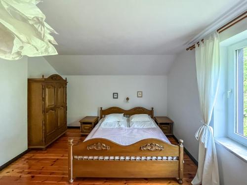 a bedroom with a bed and a window at W Ogrodzie Dla Gości in Sasino