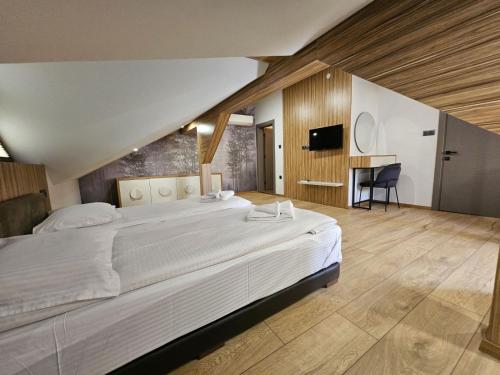 Ένα ή περισσότερα κρεβάτια σε δωμάτιο στο Family Hotel Delta