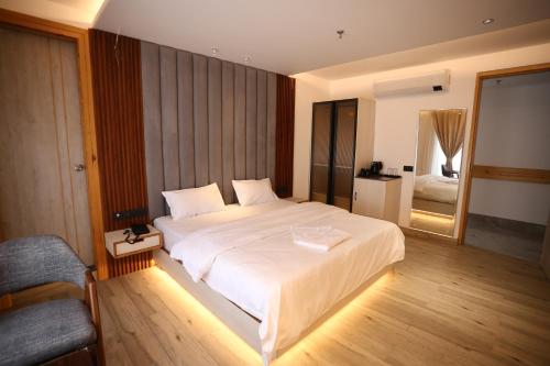 Krevet ili kreveti u jedinici u okviru objekta Grace Inn Hotel Dehradun